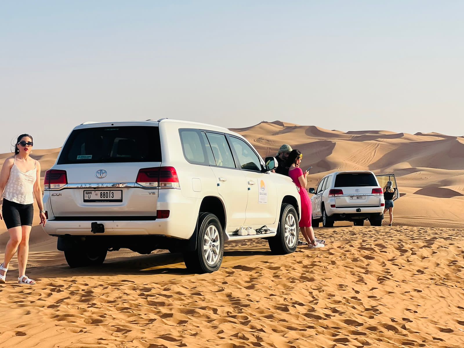 White SUVs in the Dubai dunes